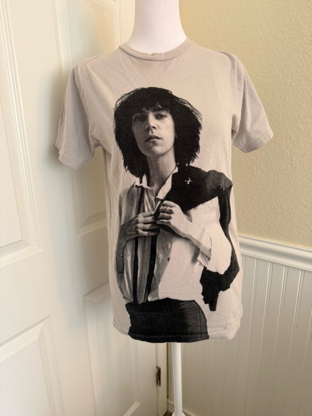 Patti Smith Horses Tee with Black & Gray Photo Print - Picture 2 of 4